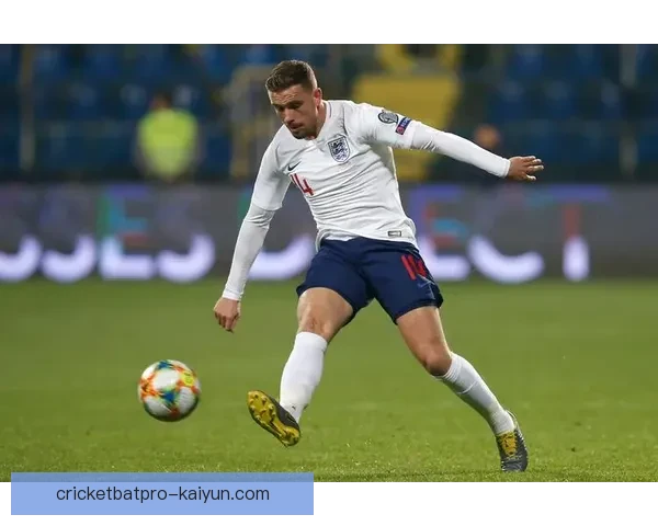 亨德森技术全面性持续提升，成为球队中场的重要支柱